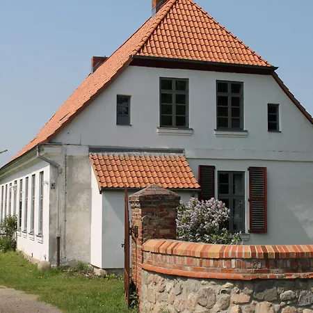 Appartement In Mit Garten, Cleaning Included Steffenshagen